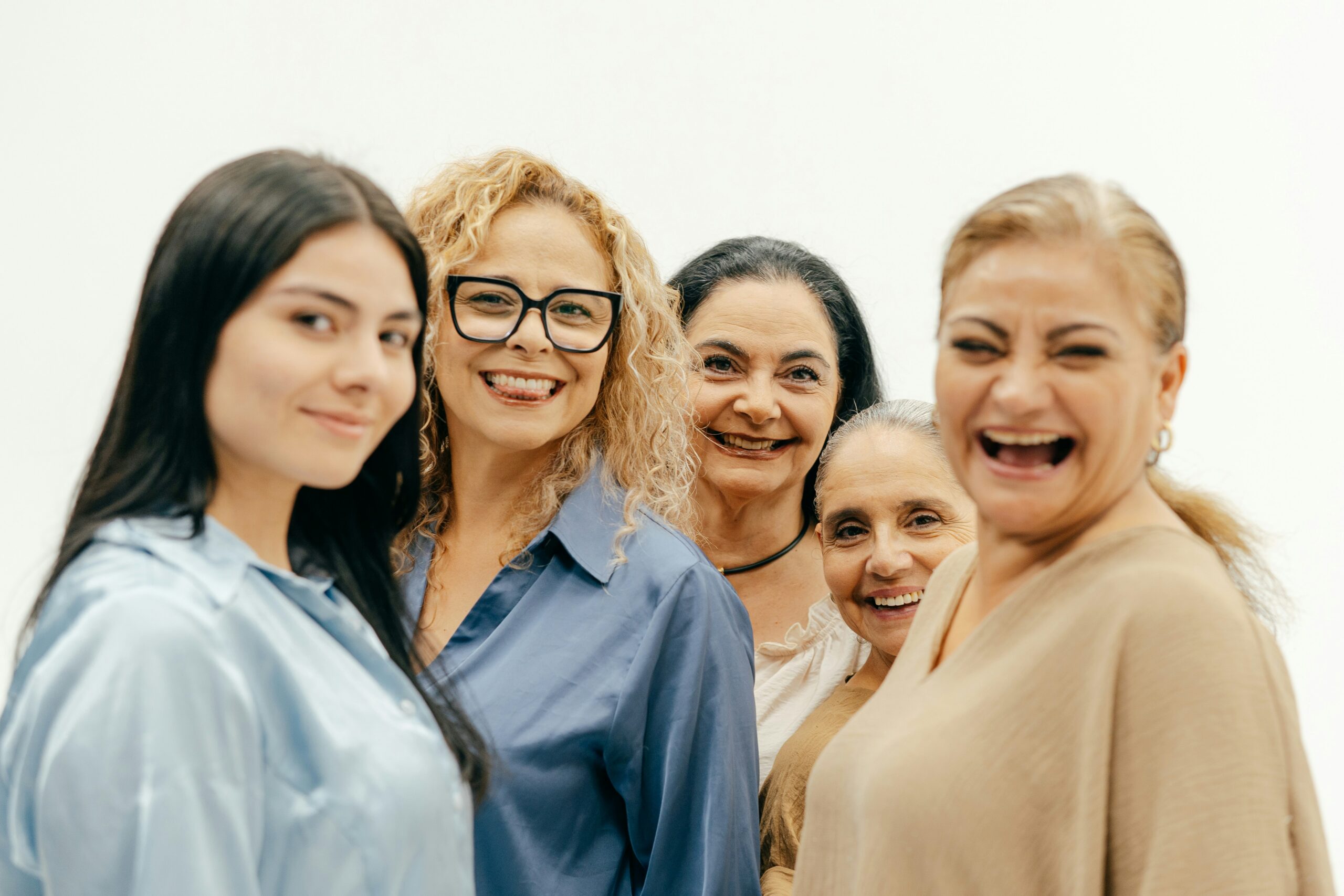 Grupo de mujeres sonriendo juntas – Grupo 260 Mujeres, Vida Church Santa Maria